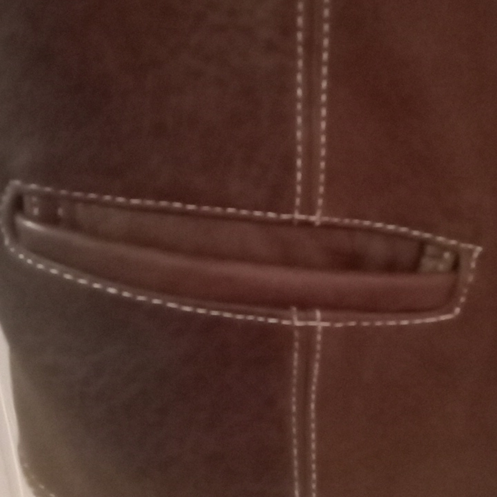 Georgetown Leather Vest - Picture 3 of 4